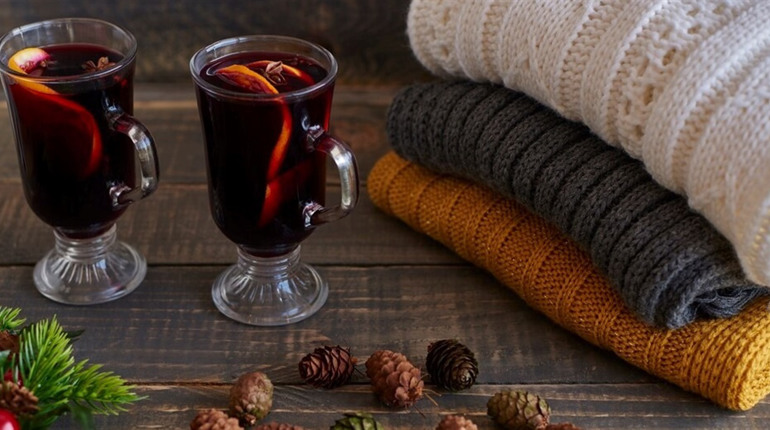 Зігріваючі напої взимку: рецепти глінтвейну, гарячого шоколаду, сангрії та слему