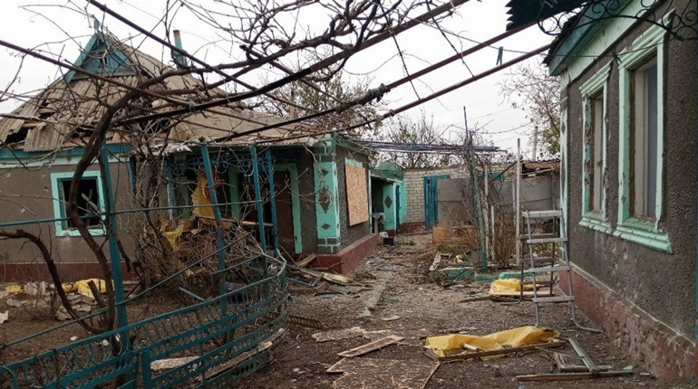 Російські окупанти атакують Херсонщину: пошкоджені багатоповерхівки та приватні будинки