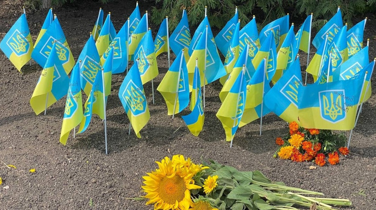 Прапорці пам’яті замайоріли у Великому Бурлуці