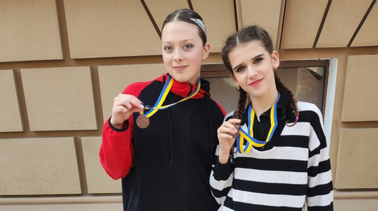 Двоє дівчат з Южного посіли призові місця у спортивному конкурсі-фестивалі (ФОТО)