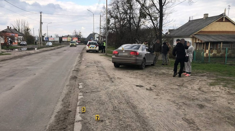 У Сарнах 8-річна дитина потрапила під авто: її госпіталізували