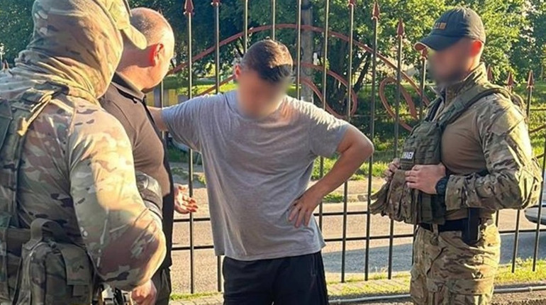 Правоохоронці затримали голову Тернопільської облради та двох заступників голови ОВА