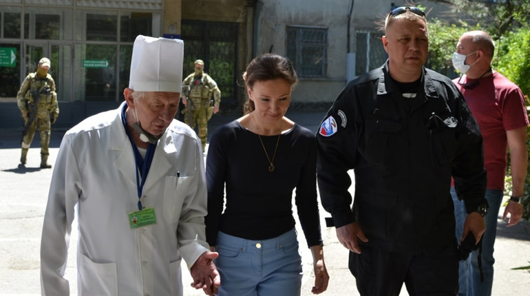 Самозваному головлікарю Херсонської обласної дитячої лікарні оголосили про підозру