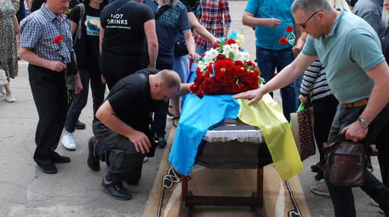 У Шостці попрощались із військовослужбовцем з позивним "Вікінг"