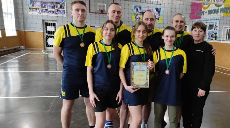 Троїцькі волейболісти здобувають призове місце на турнірі у Сватовому