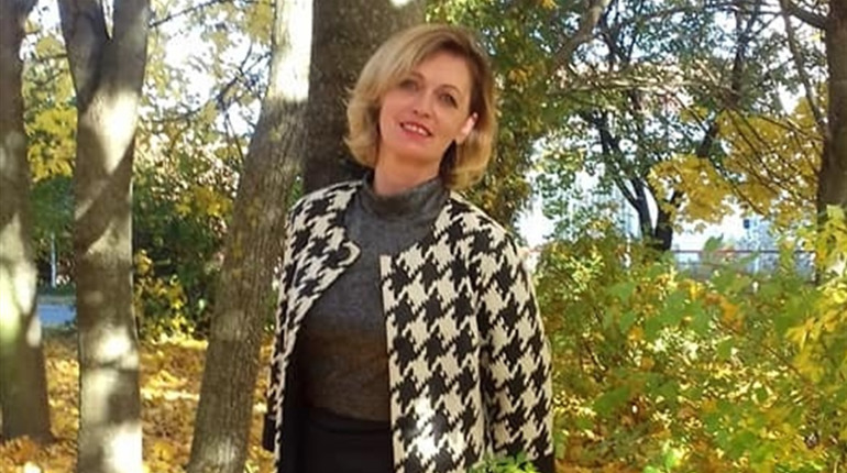 Модні та стильні: Світлана Сиротюк не любить взуття без підборів, а у її сумці може поміститися танк