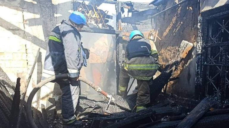 Доба у рятувальників з Торецька видалася спекотною. Які наслідки обстрілів вдалося ліквідувати