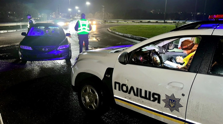 Дві аварії, троє постраждалих пішоходів, серед яких діти. У Первомайську шукають свідків пригод