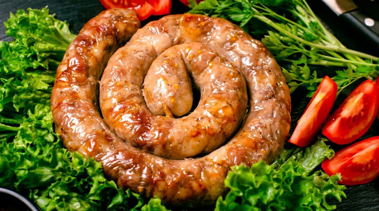 Рецепт дня: домашня ковбаса в духовці