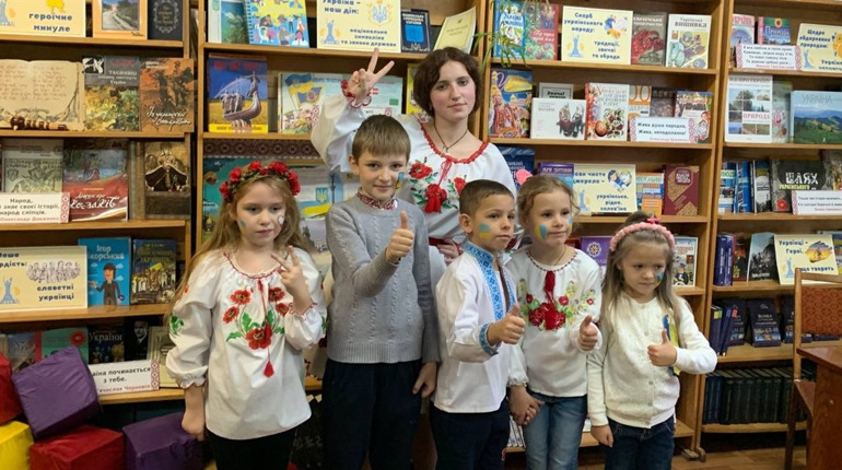 У дитячій бібліотеці відбулася вечірка в українському стилі: як розважали малечу. Відео