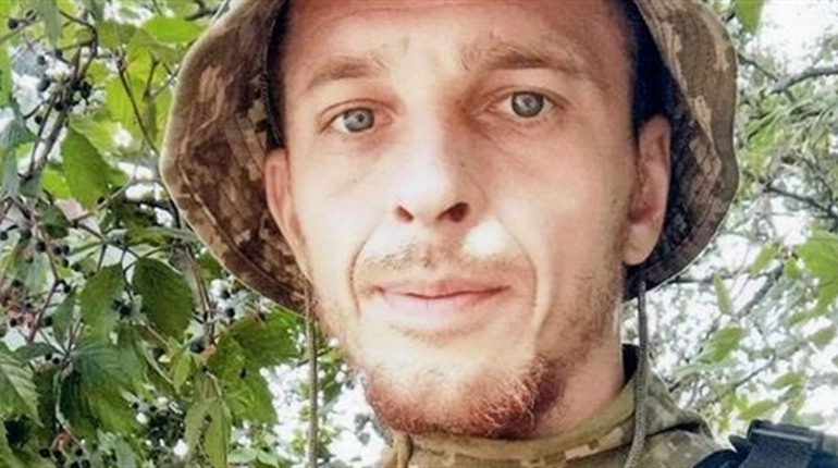 У Жовтих Водах попрощаються із полеглим на війні донеччанином Артемом Дяченком