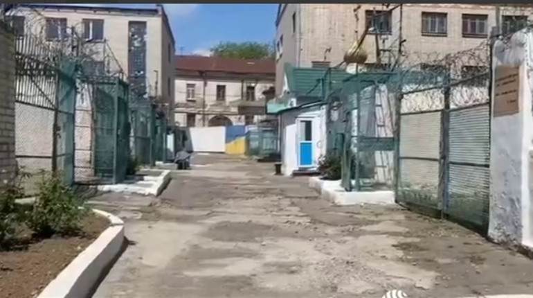 Окупанти розповіли власну версію зі штурмом Херсонського слідчого ізолятора