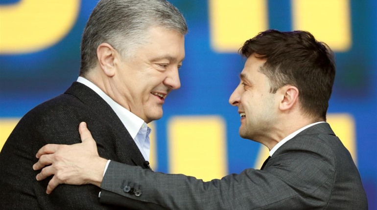 Петро Порошенко визнав поразку. Володимир Зеленський пообіцяв звертатися до нього за допомогою