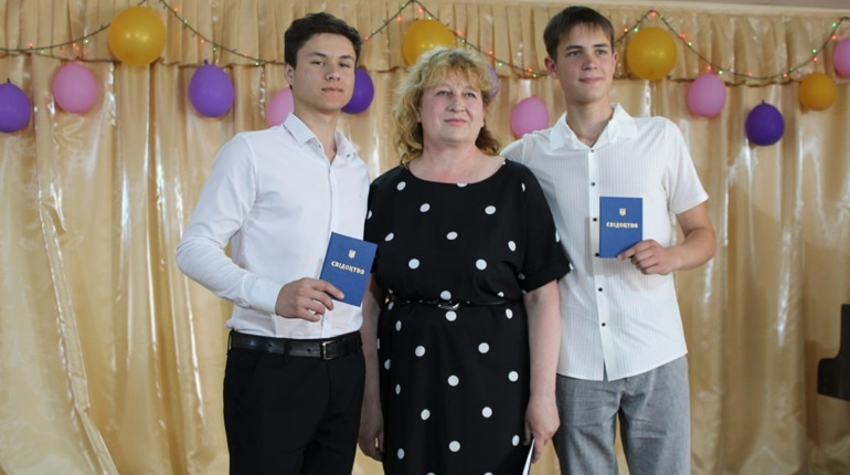 Свідоцтва, сцена, оплески: у Біляївці вітали випускників мистецької школи