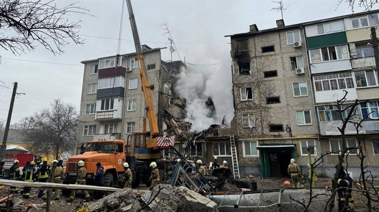 «Три поверхи просто склалися». У Сумах є загиблі внаслідок влучання «Шахеда»