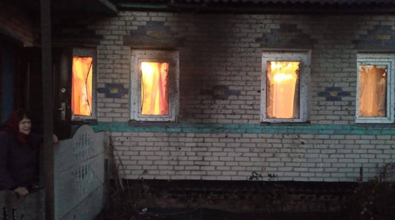 Внаслідок обстрілу пошкоджено амбулаторію, дитячий садок, будівлю агрофірми, вбито 14 корів