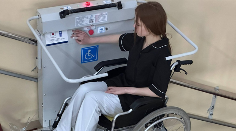 Звягель: медзаклади встановили підйомники для маломобільних груп населення