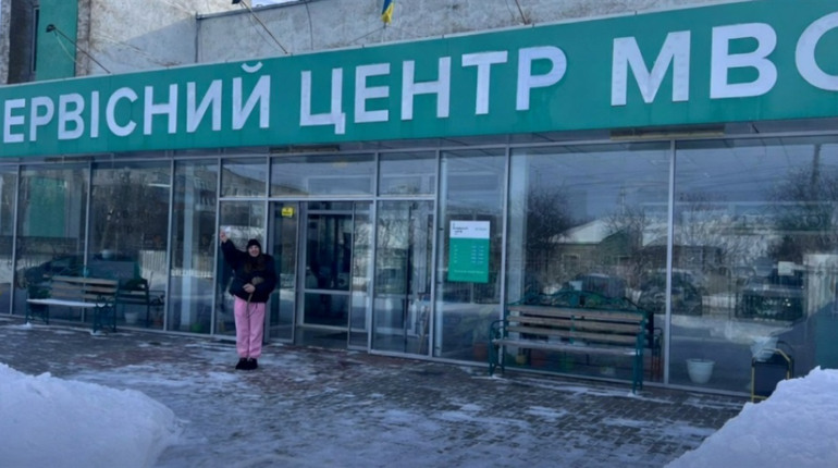 У Старокостянтинові кандидатка успішно склала водійський іспит із шостої спроби