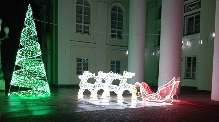 Головну ялинку у Жовтих Водах цьогоріч не встановлювали: святковою локацією став Палац культури