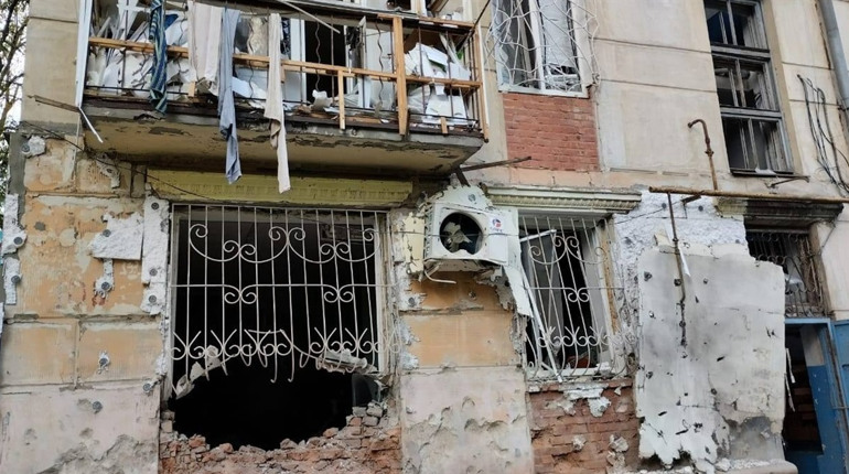 На Херсонщині окупанти завдали ударів по критичній та соціальній інфраструктурі, житлових кварталах