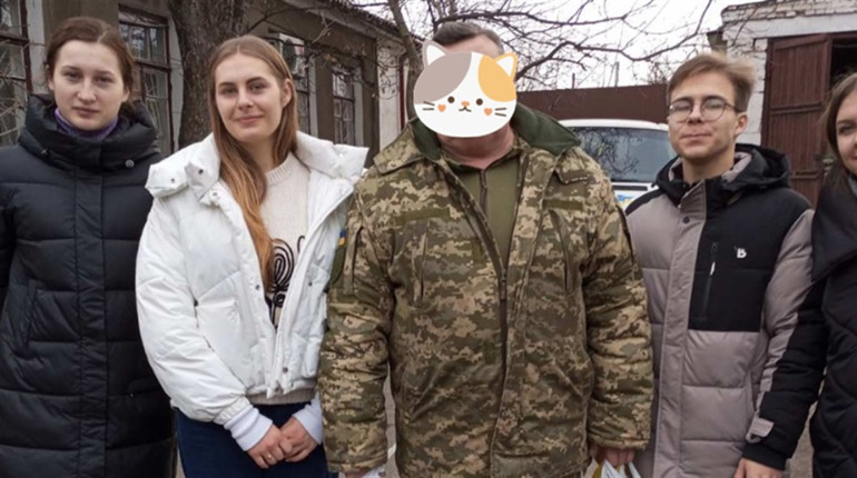 Щедрували, щоб назбирати кошти на подарунки військовим