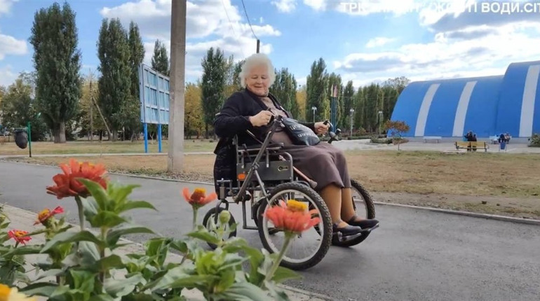 Безбар'єрність в Україні: як намагаються рухатись вперед маломобільні люди та люди з інвалідністю