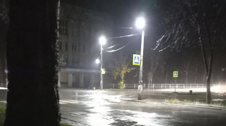 У Покровську почали включати частину вуличних ліхтарів. Де саме розвіяли пітьму