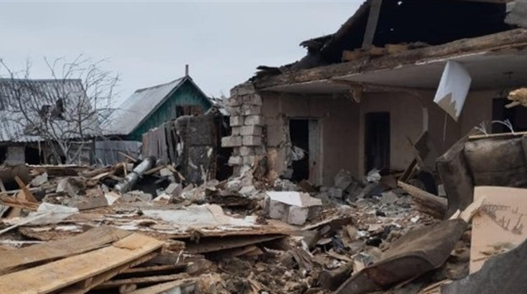 В Шосткинському районі внаслідок обстрілу постраждали батько з сином