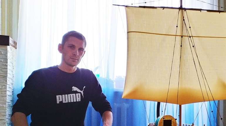 Майстерня на балконі та пів сотні моделей: історія уманського корабела Миколи Чистика
