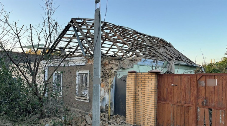 На Херсонщині через ворожі обстріли пошкоджені житлові будинки, приватні автівки