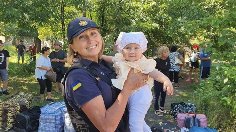 Обов'язкова евакуація. Рятувальники за добу вивезли 70 мешканців Торецька