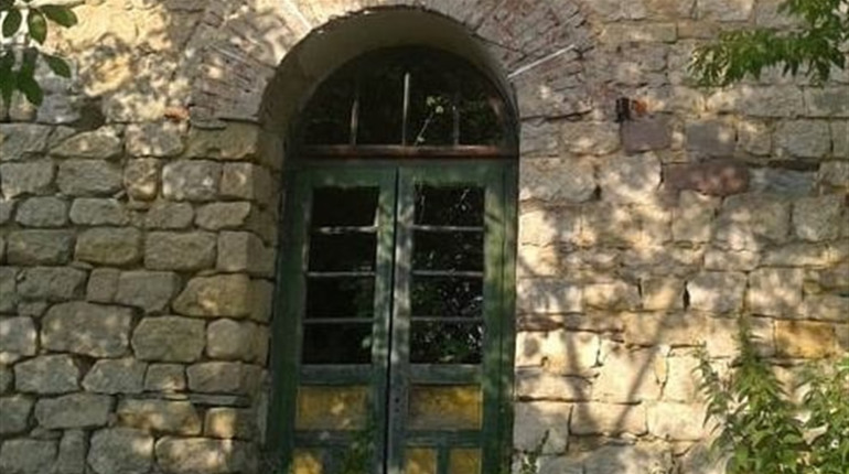 Вхід у минуле. Фотопідбірка старих і незвичних дверей у Кіцмані і районі