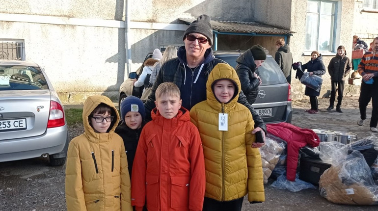 Для дітей ВПО на Кременеччині, передали допомогу від благодійного Фонду імені Івана Павла ІІ