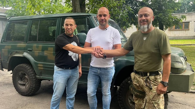 Військовим передали відремонтований автомобіль