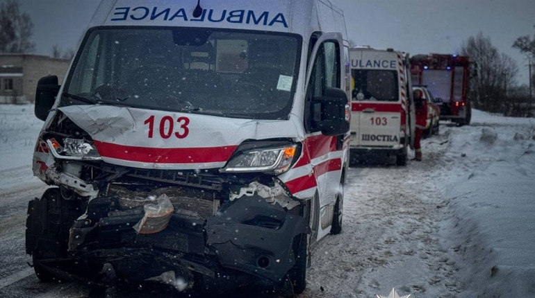 П'яний водій протаранив «швидку» з пацієнтом: Подробиці нічної ДТП у селі Макове