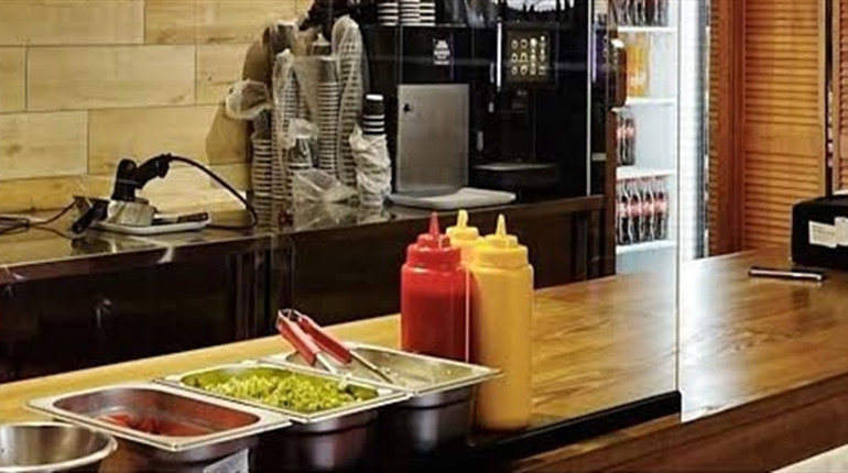 Після отруєння шаурмою у Звягелі призупинили роботу кількох закладів фастфуду