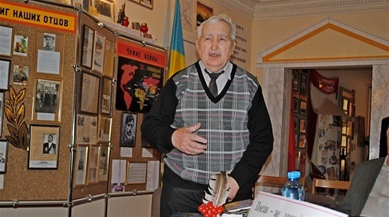 Трагічна звістка: пішов з життя письменник та поет Анатолій Ройченко, який коронував Біляївку словом
