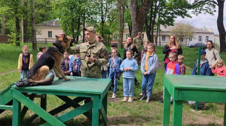 Дітей із Глухова запрошують взяти участь у проєкті «Юний кінолог» разом із домашніми улюбленцями