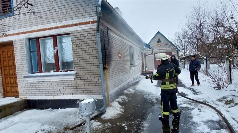 У Переяславі на житловому будинку загорілася газова труба