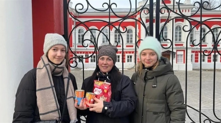 Студенти педуніверситету зібрали 2400 гривень та речі для безхатніх тварин