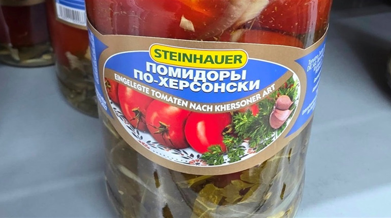 У Німеччині продають «помидоры по-херсонски» з українських томатів, але російською назвою
