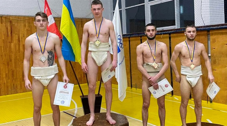 Дорослі сумоїсти Южноукраїнська взяли участь в чемпіонаті з сумо у Луцьку