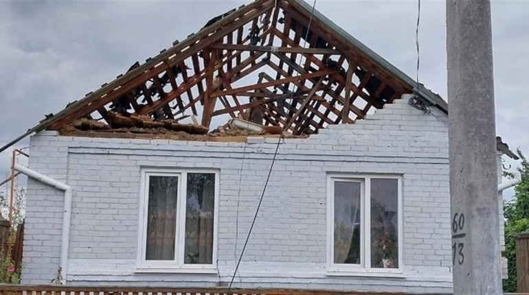 Зруйнували будинок пари пенсіонерів: окупанти обстріляли Сумщину (фото)