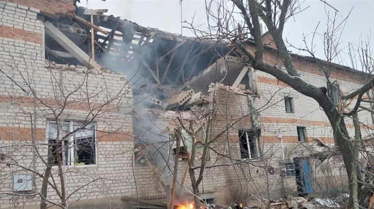 У перший день Нового року росіяни поцілили у багатоповерхівку на Шосткинщині