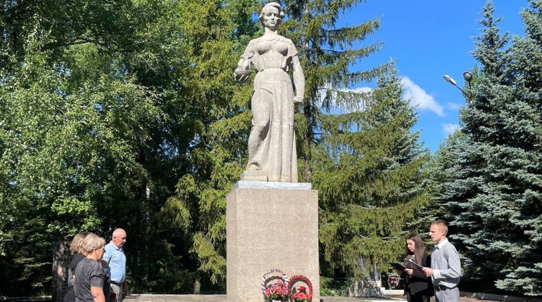 Великобурлучани вшанували пам’ять жертв війни в Україні