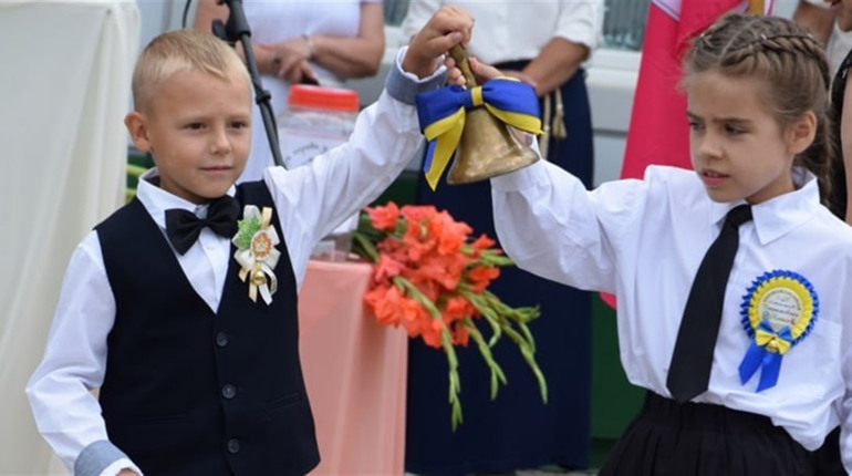 У Біляївській громаді стартував навчальний рік: різні форми навчання та предмет «Захист України»