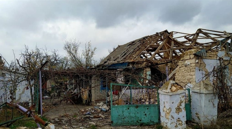 Окупанти обстрілюють Херсонщину: ворожими снарядами пошкоджено багатоповерхівки та приватні будинки
