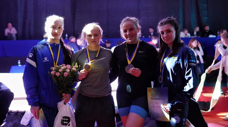 Золото та три срібла: як виступили сарненські сумоїстки на Кубку України