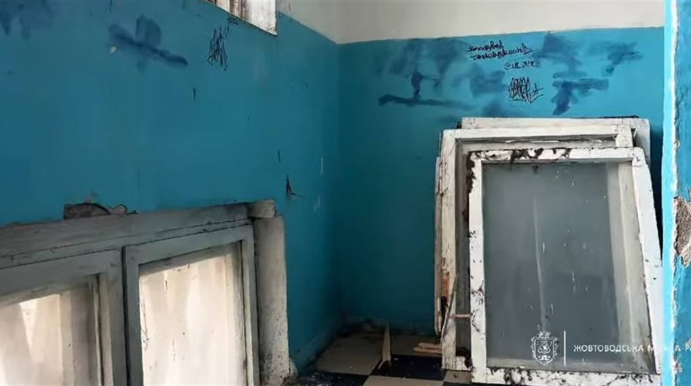 У Жовтих Водах покращують житло для ВПО: у 13 будинках замінюють вікна