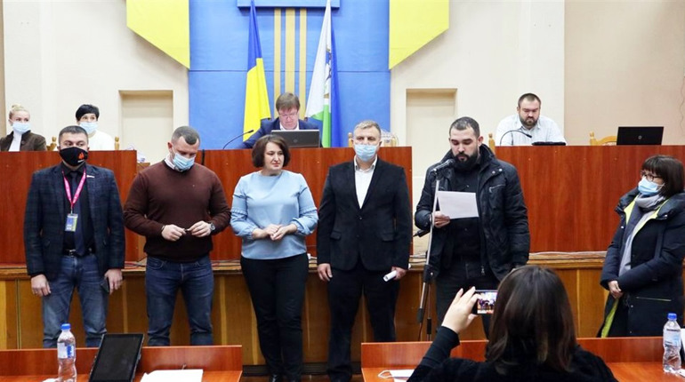 Шумлять дуби, або про пристрасті у Вараській міськраді. Чим закінчаться відважні рішення депутатів?